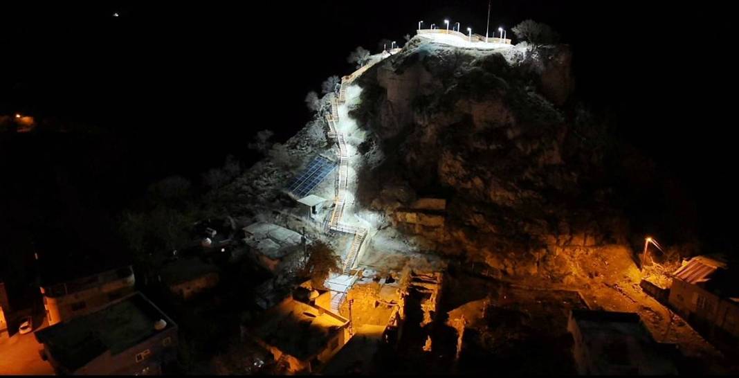 O kentin cazibe merkezi oldu: Tarihi kalede ışıklandırma sürprizi! Hem gündüz, hem akşam ziyaret edilebiliyor 6